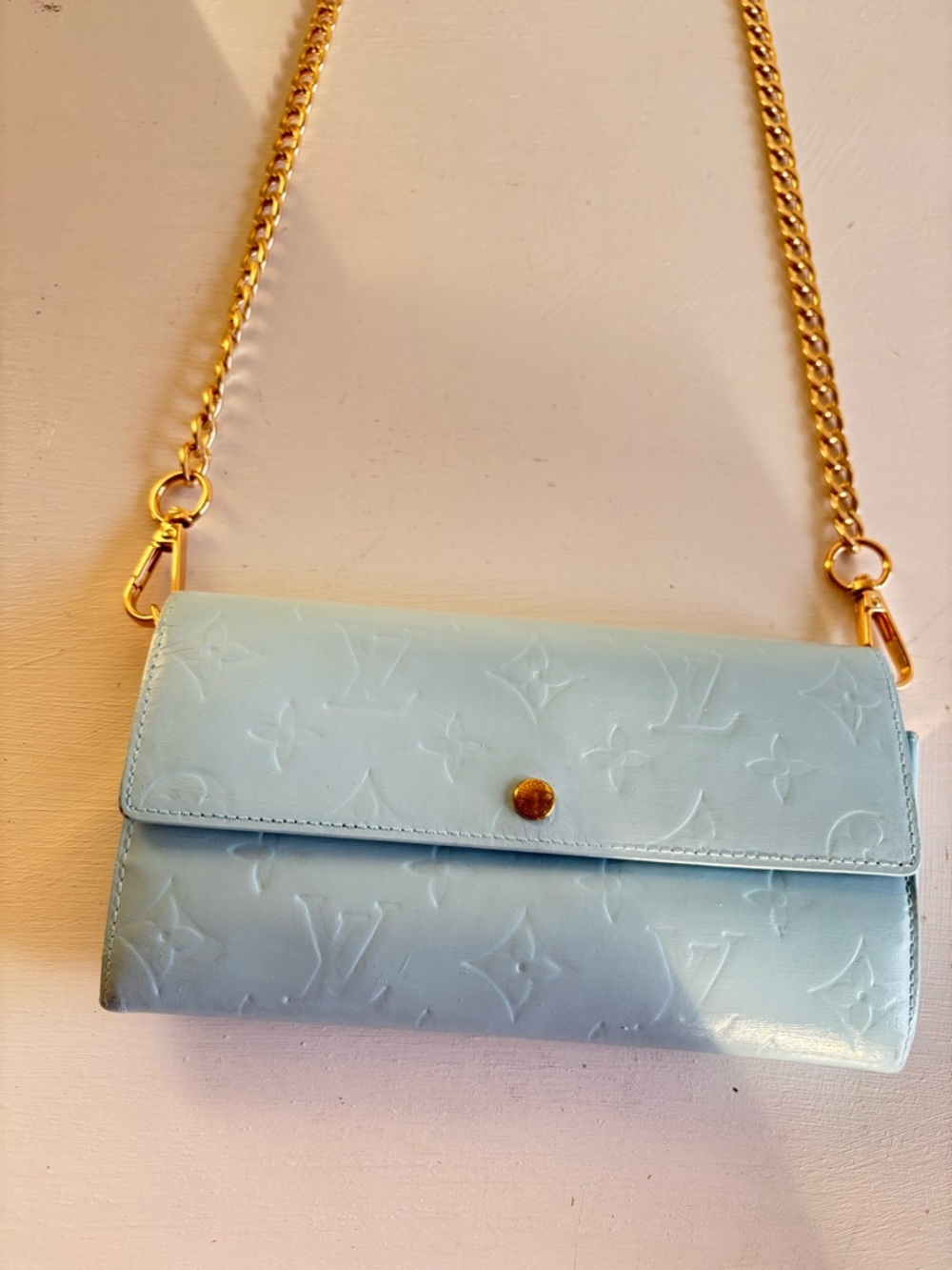 LOUIS VUITTON Monogram Baby Blue Vernis Reade Wallet on Chain